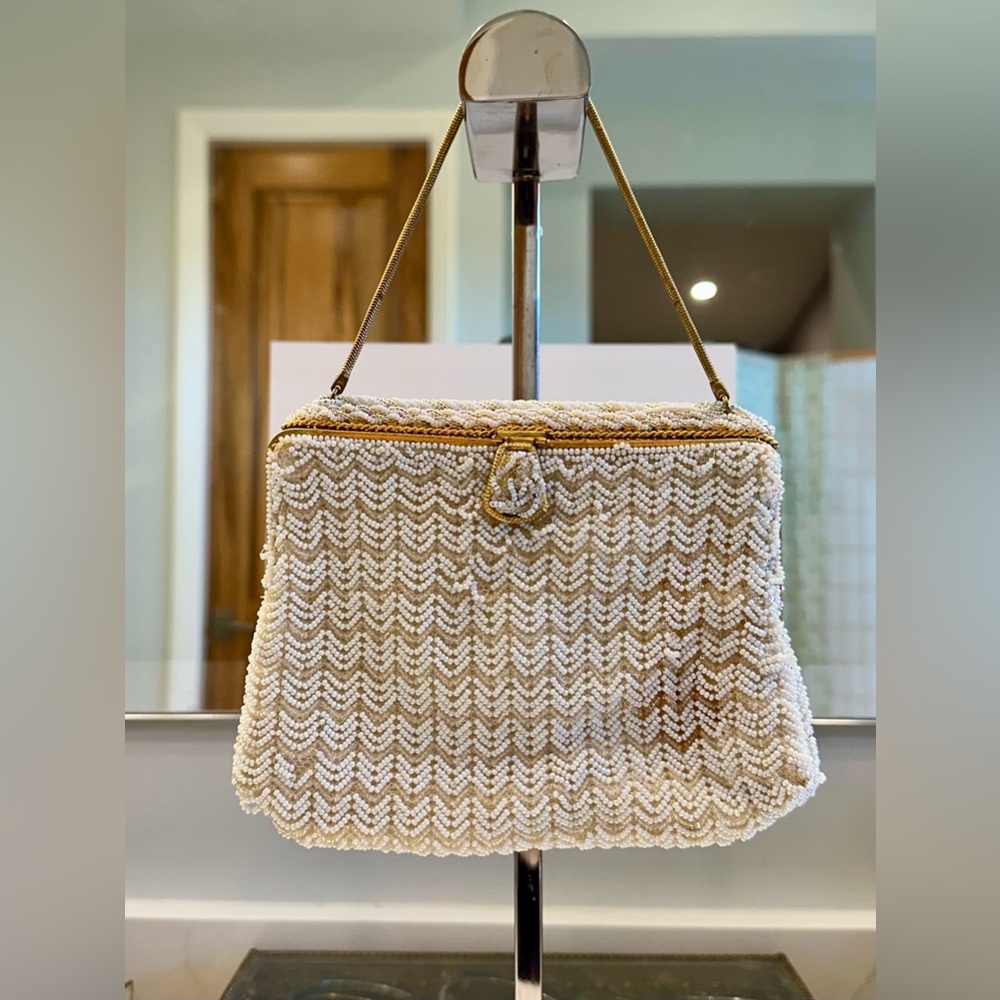 VTG Beaded Mesh Satin-Lined Purse/Bag, Brass Framework, Unique Beaded Clasp VGVC